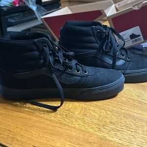 Women’s Vans Ward Hi top 7.5